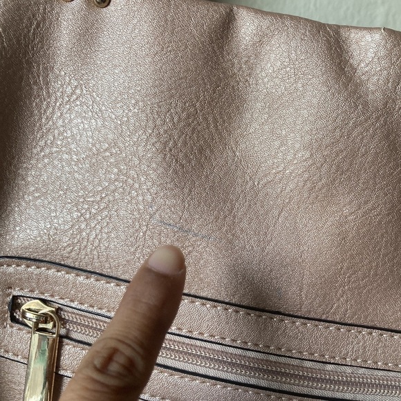ROSE GOLD ROUND STUD SATCHEL - Picture 3 of 7